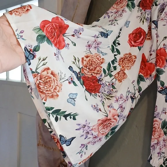 Cupshe Red Floral Ruffled Long Sleeve Bell Sleeve Top woman's L - Picture 3 of 6